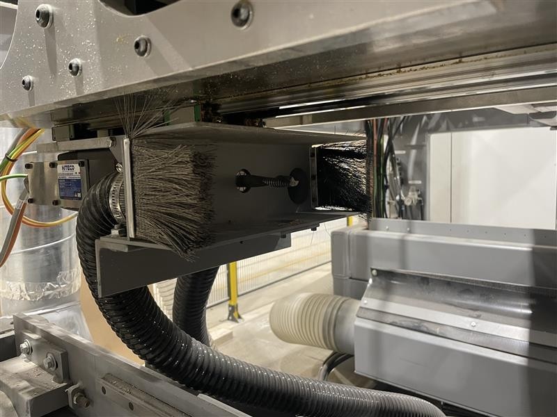 Tooling #4 for bottom groove machining