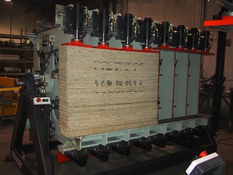 Presse hydraulique rotative 4 sections à 36" d'ouverture